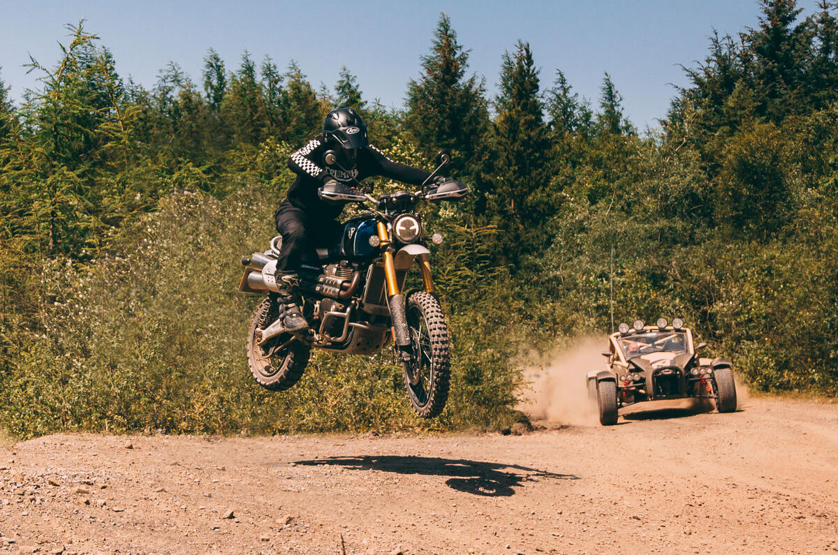 Ariel Nomad vs Triumph Scrambler Ariel Nomad vs Triumph Scrambler