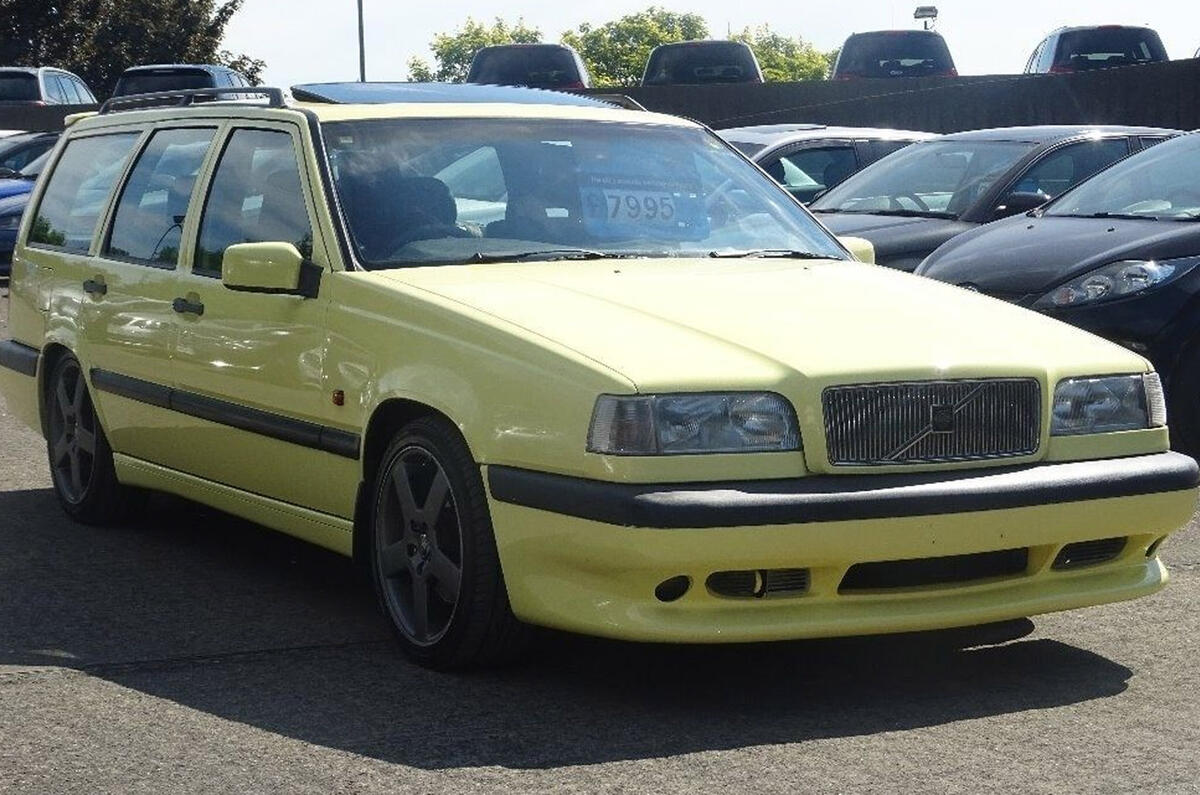Volvo 850 T-5R - stationary front Volvo 850 T-5R - stationary front
