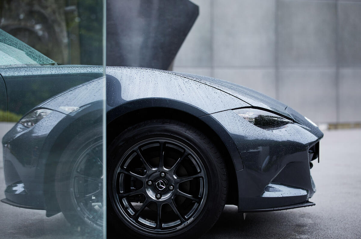 Mazda MX-5 R-Sport 2020 - static front Mazda MX-5 R-Sport 2020 - static front