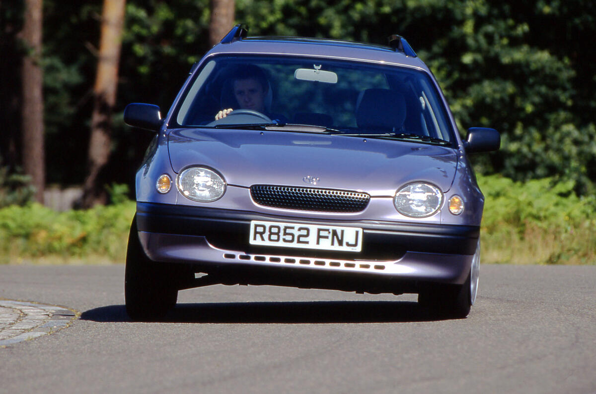 Toyota Corolla - hero front