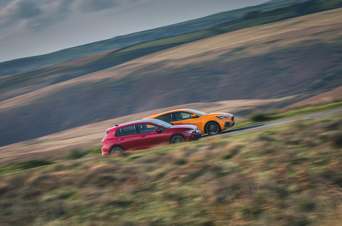 Volkswagen Golf GTI - side