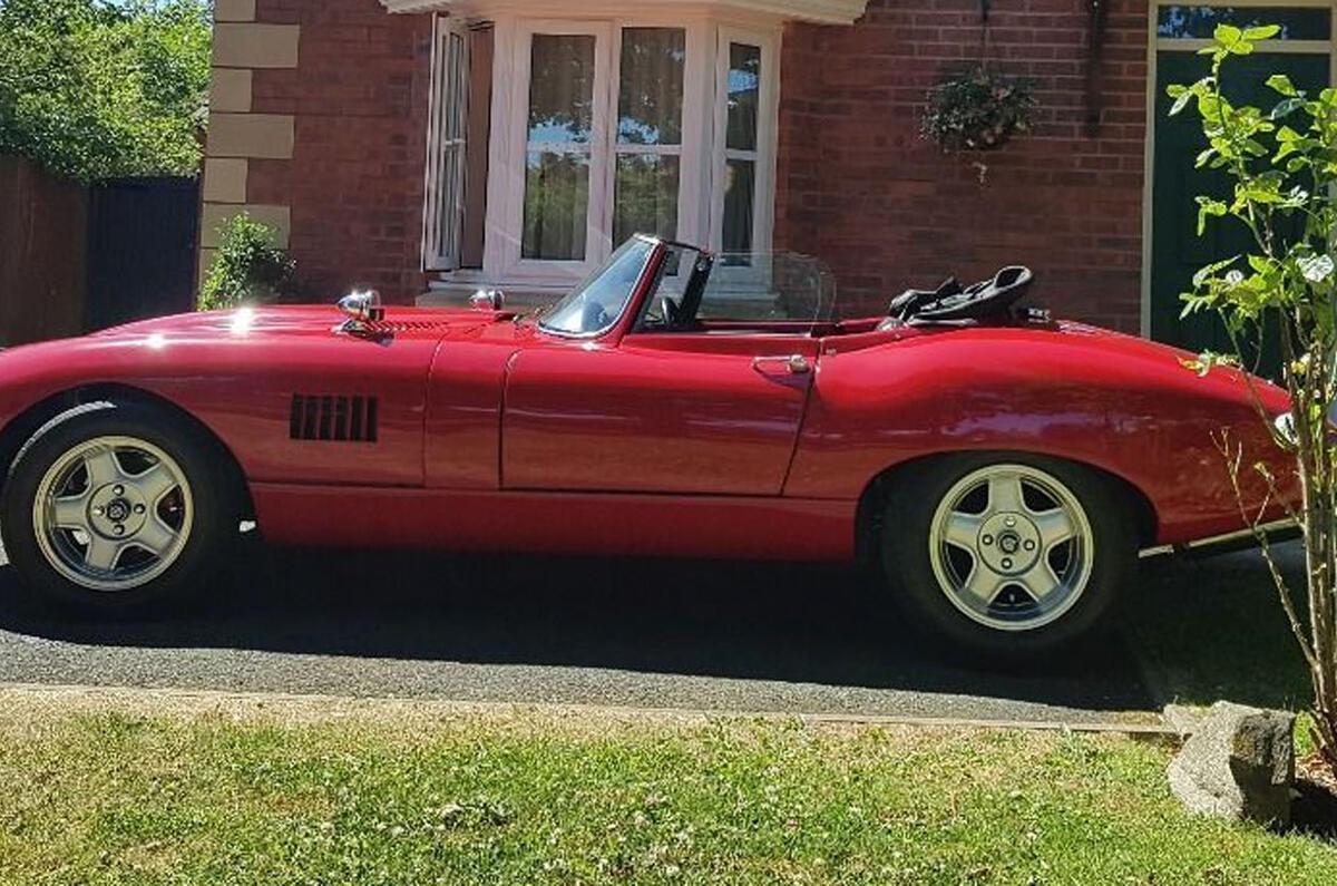 Wildkat Jaguar E-Type replica - stationary side