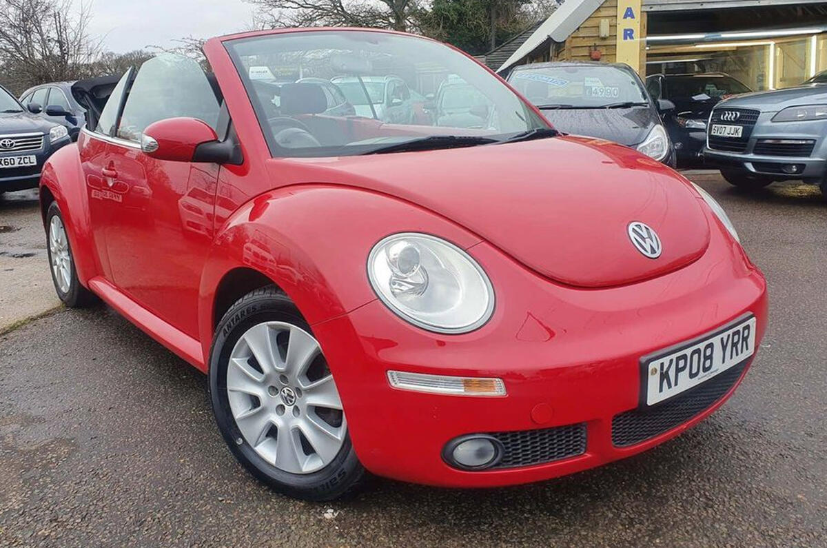 Volkswagen Beetle Cabriolet - stationary front Volkswagen Beetle Cabriolet - stationary front