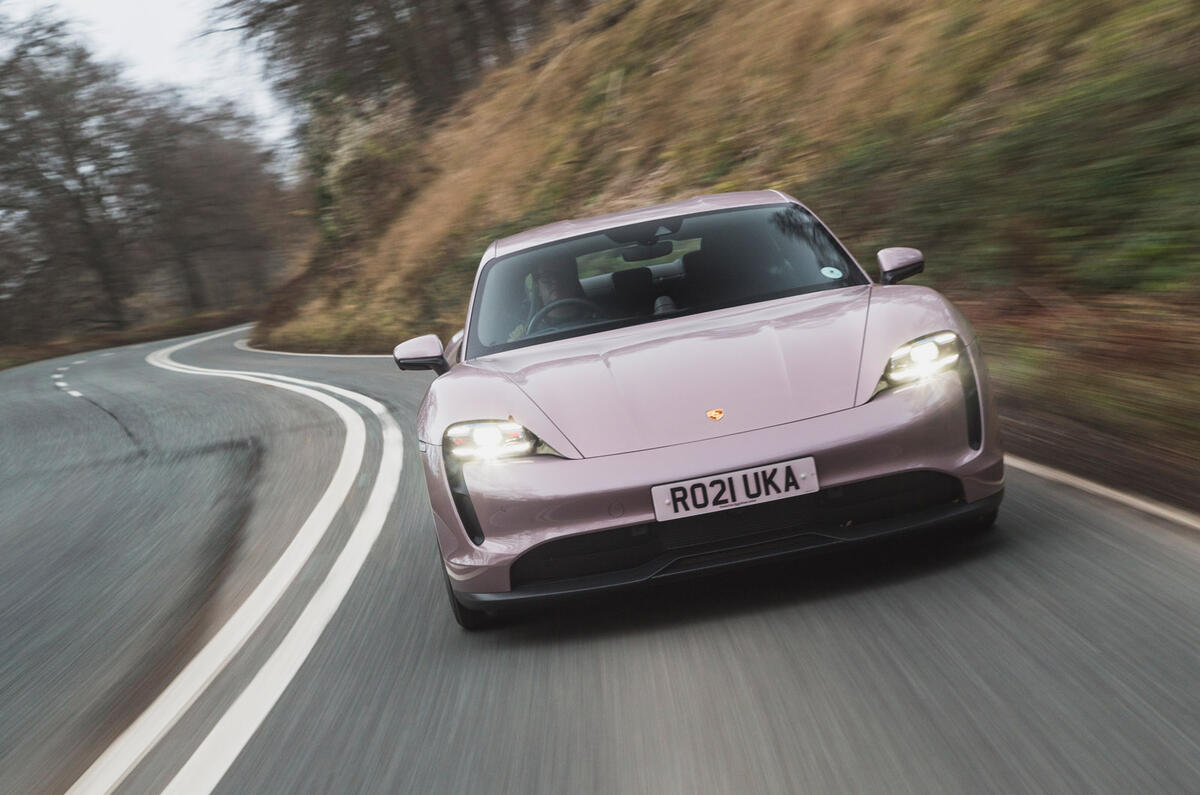 62 BMW i4 vs porsche taycan twin test Taycan tracking nose