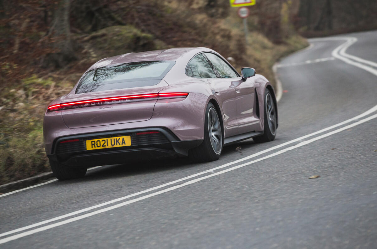 64 BMW i4 vs porsche taycan twin test porsche cornering rear