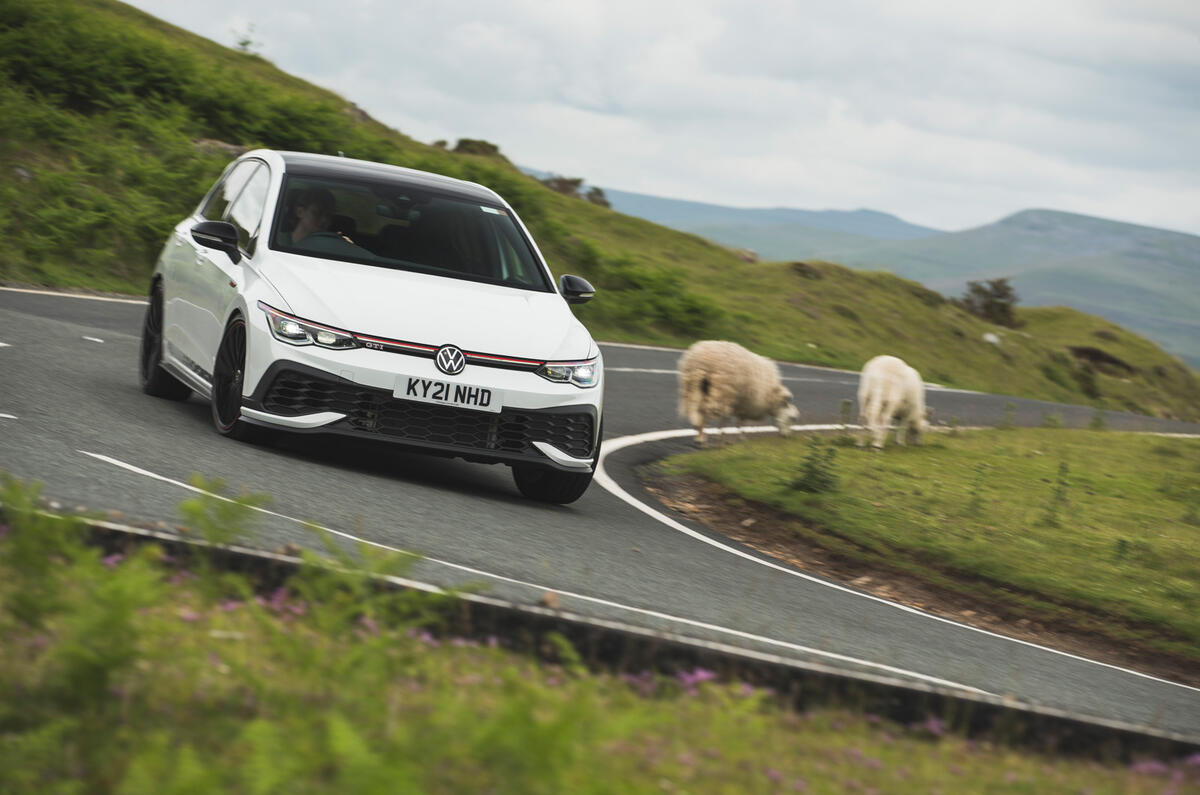 64 Golf Civic 1 Series hot hatch triple Golf cornering front