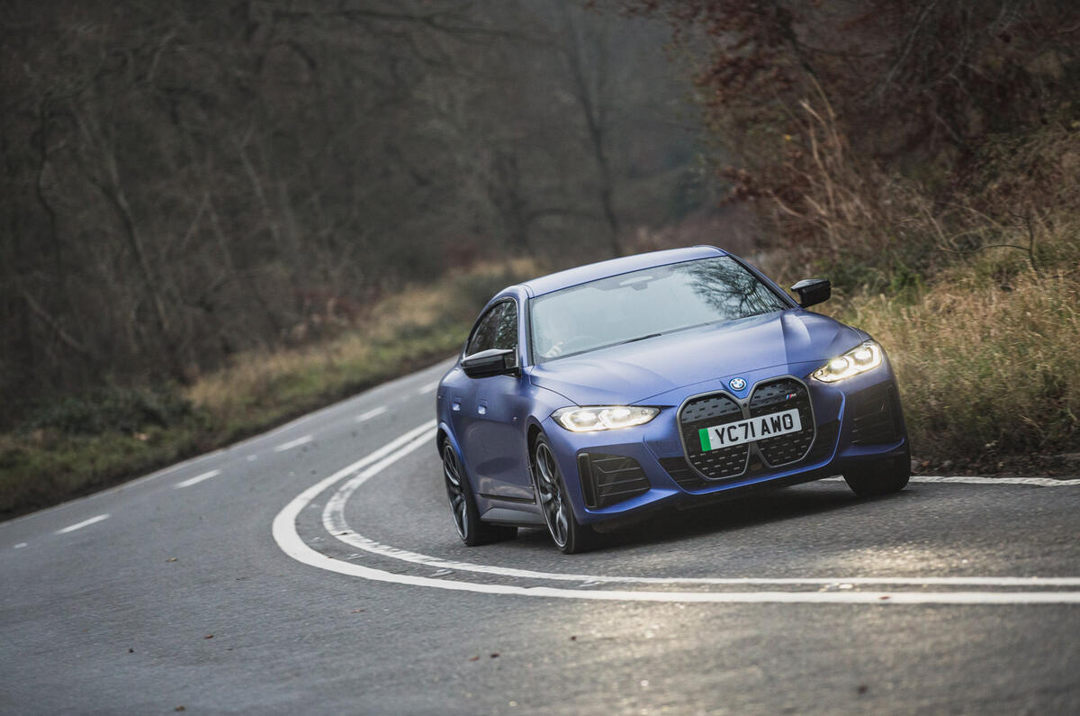 65 BMW i4 vs porsche taycan twin test porsche cornering front