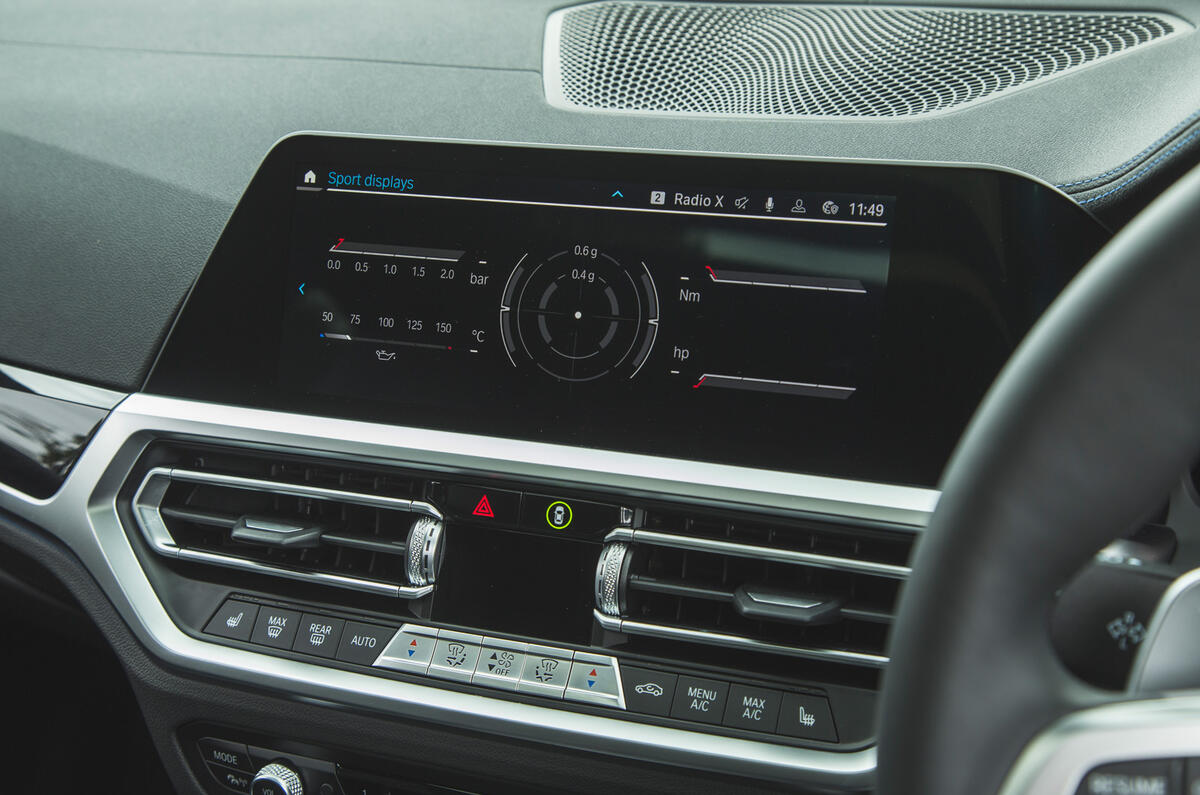 69 PHEV wagons triple test 2021 BMW infotainment