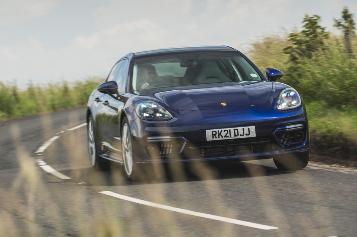 69 super estate triple test 2021 Porsche cornering front 69 super estate triple test 2021 Porsche cornering front