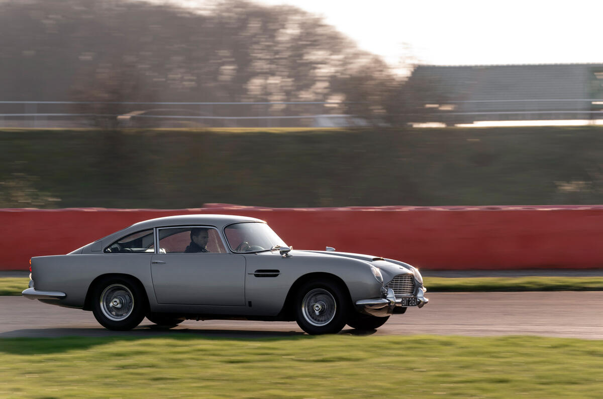 Aston Martin DB5 - tracking side Aston Martin DB5 - tracking side