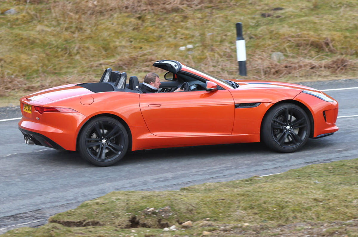 Jaguar F-Type - tracking side Jaguar F-Type - tracking side
