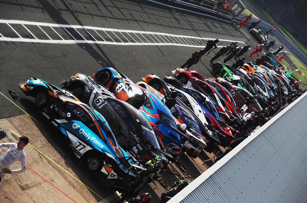 6 Pitlane Jakob Ebrey SRO 6 Pitlane Jakob Ebrey SRO