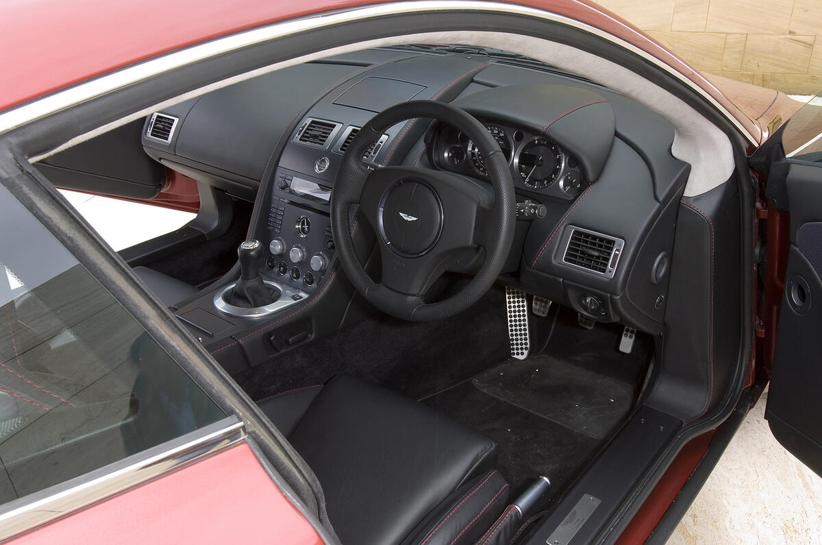 Aston Martin V8 Vantage 2005 - interior Aston Martin V8 Vantage 2005 - interior