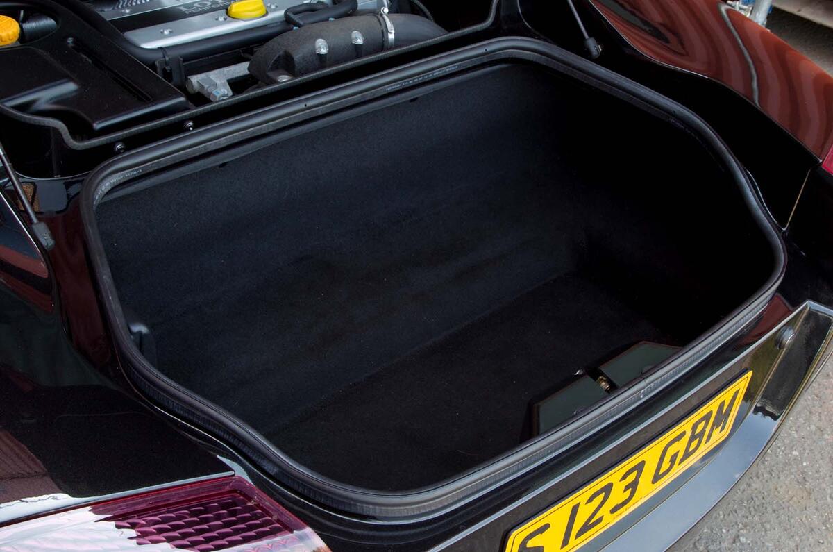 Lotus Europa S 2006 boot Lotus Europa S 2006 boot