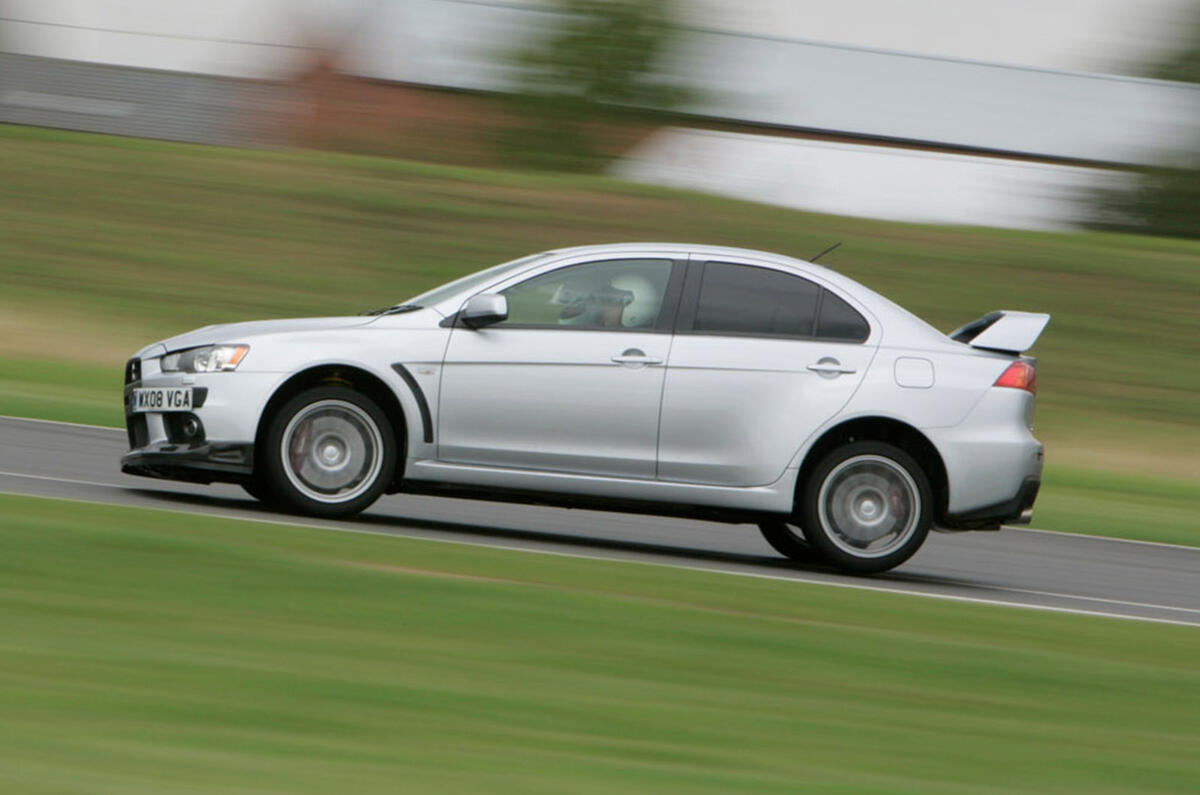 Mitsubishi Lancer Evo X - side