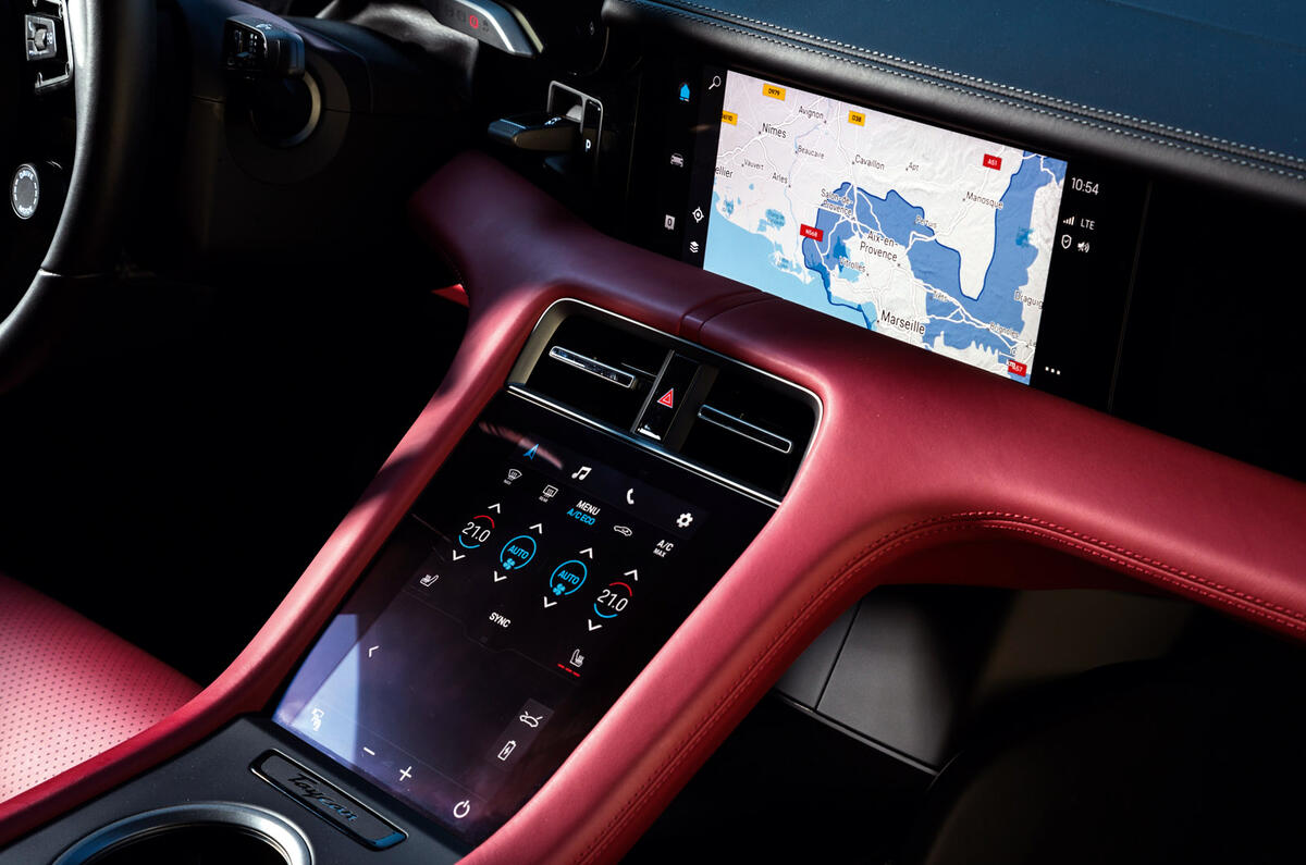 Porsche Taycan Turbo S - touchscreen
