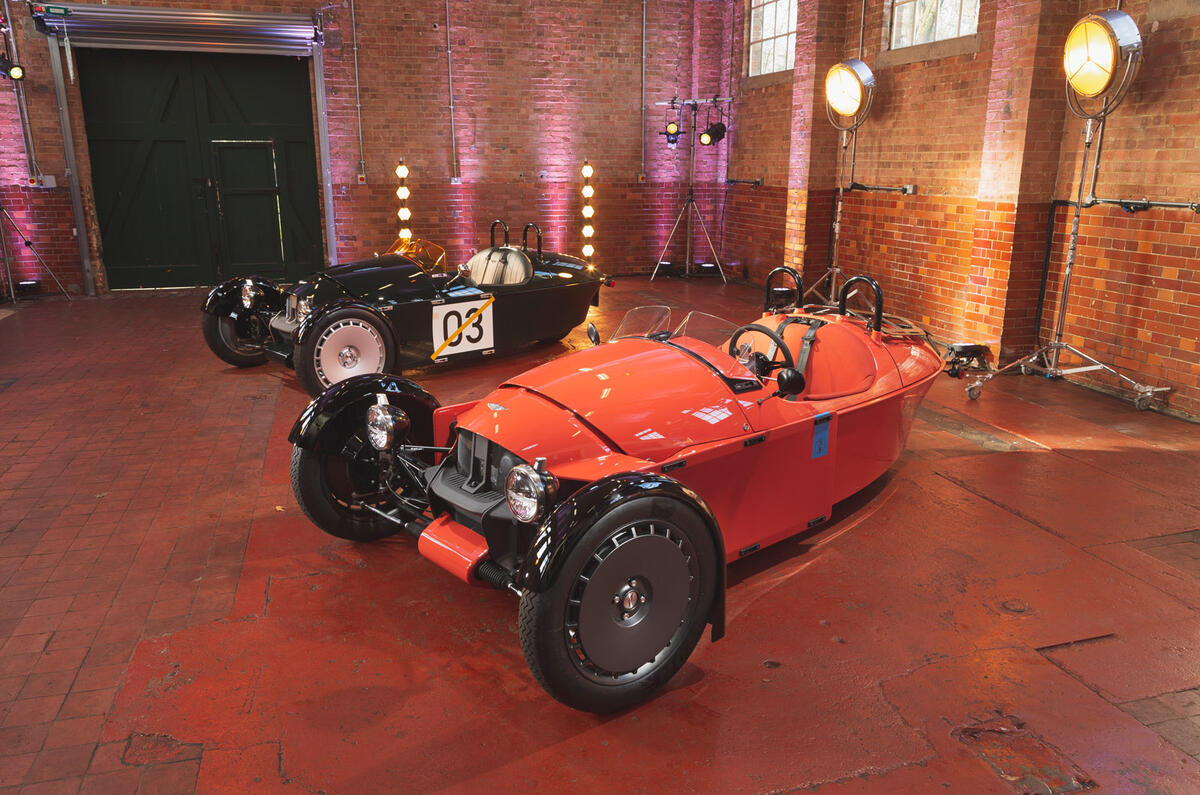 70 Morgan Super 3 Autocar images duo front
