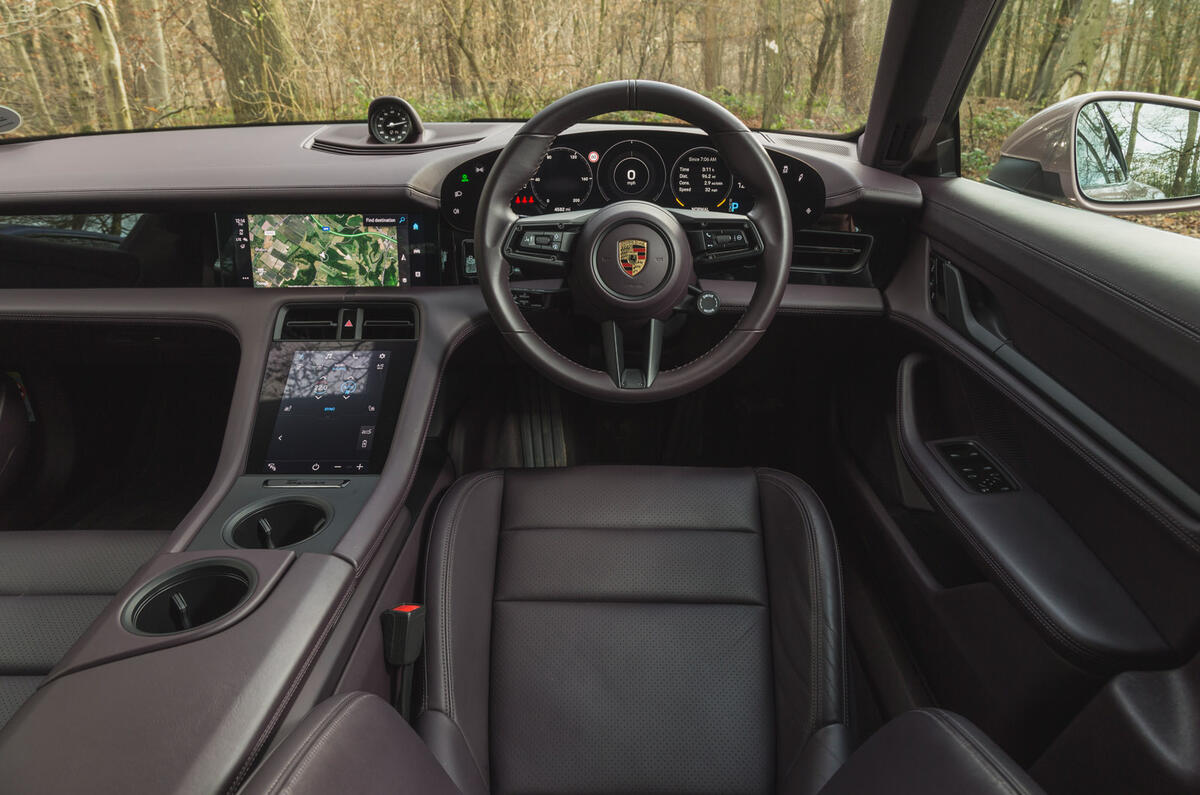 71 BMW i4 vs porsche taycan twin test porsche cabin
