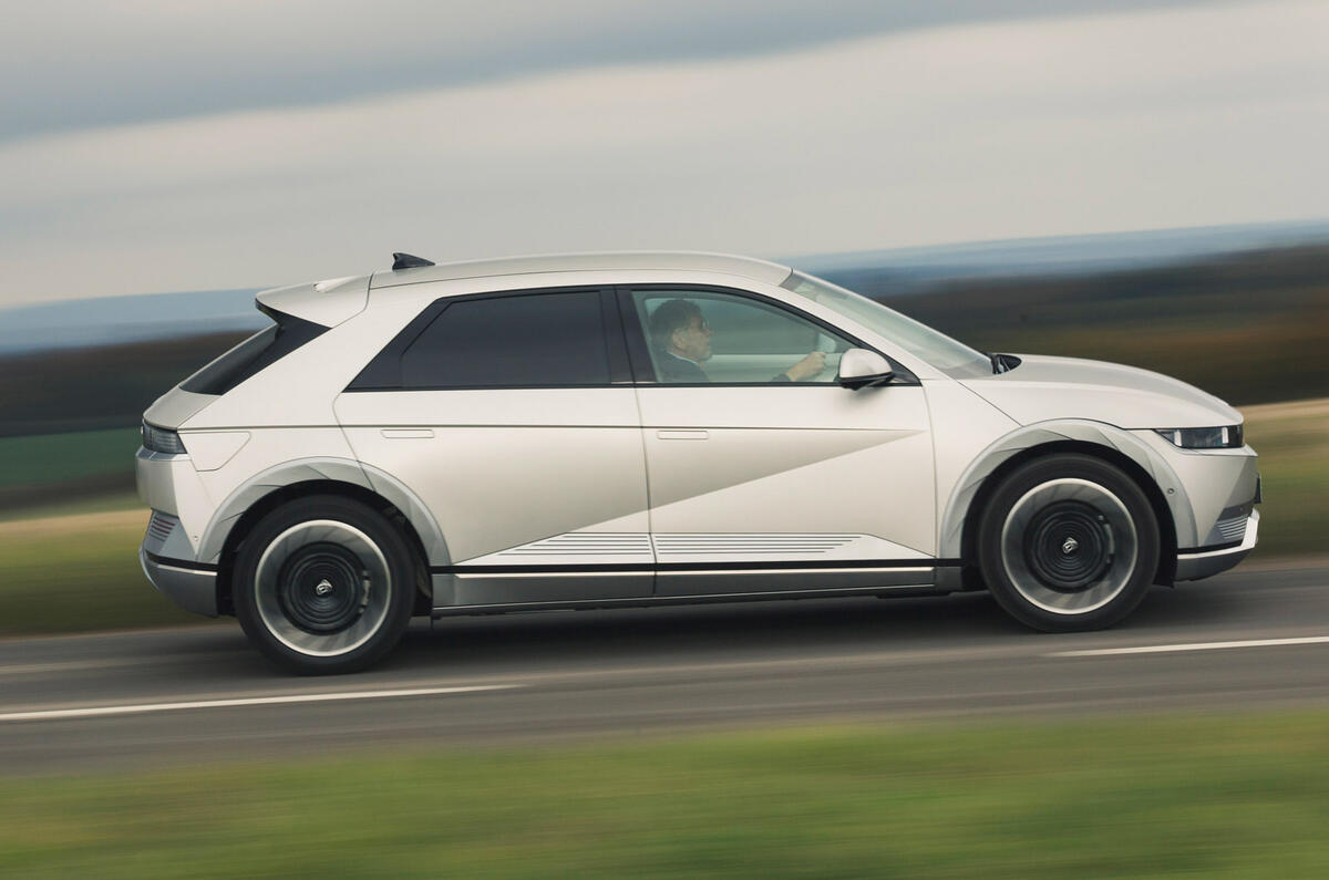 72 road testers christmas lunch 2021 hyundai side pan