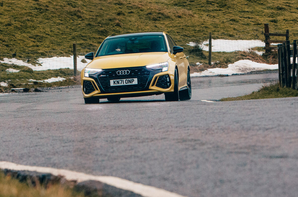 74 BMW M3 vs Audi RS3 saloon 2021 audi cornering