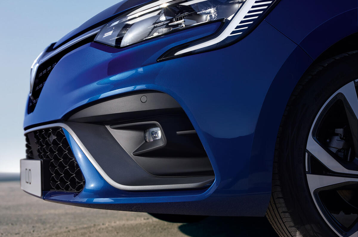 Renault Clio 2019 Autocar studio static - RS Line front end