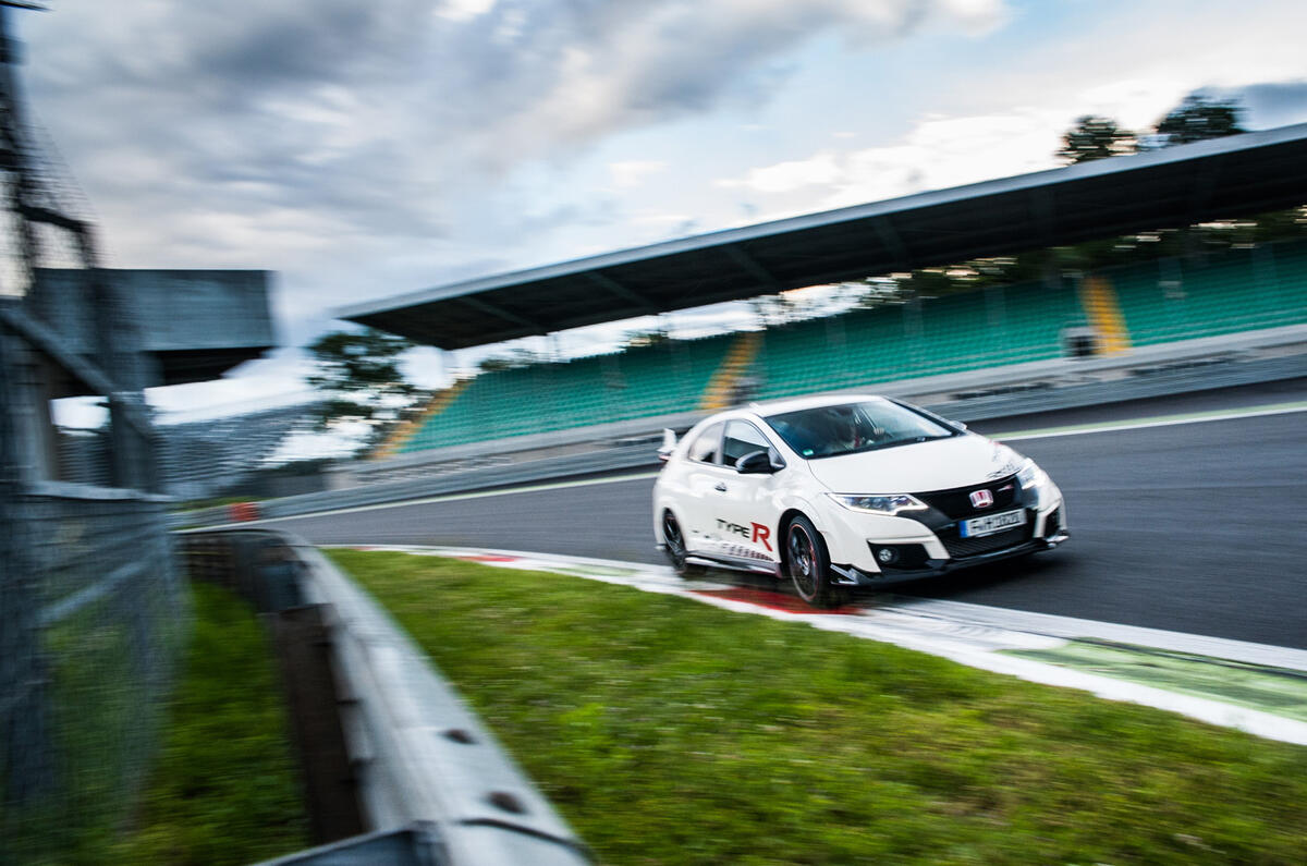 Honda Civic Type R breaks European lap records