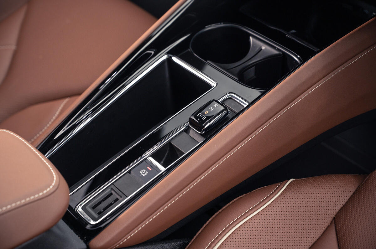 75 Enyaq vs Ioniq 5 2021 Skoda centre console 75 Enyaq vs Ioniq 5 2021 Skoda centre console