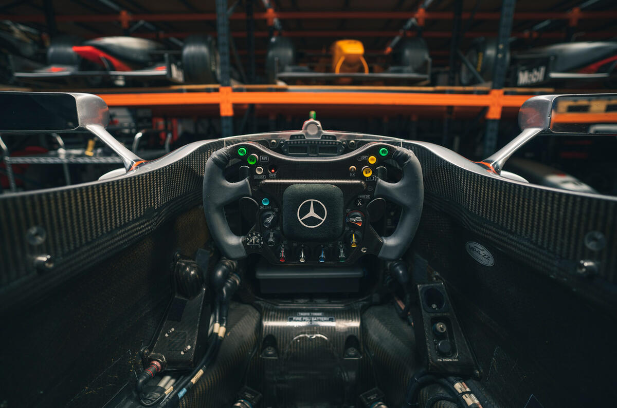 75 mclaren mp4 22 interior