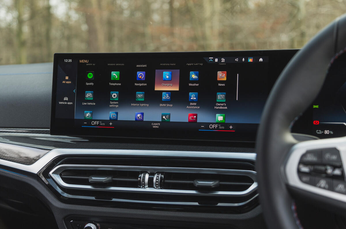 76 BMW i4 vs porsche taycan twin test bmw infotainment