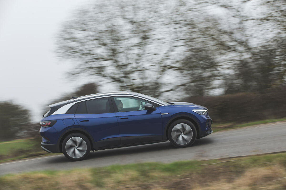 76 Mustang Mach e ID 4 Polestar 2 triple test 2021 VW tracking side 76 Mustang Mach e ID 4 Polestar 2 triple test 2021 VW tracking side