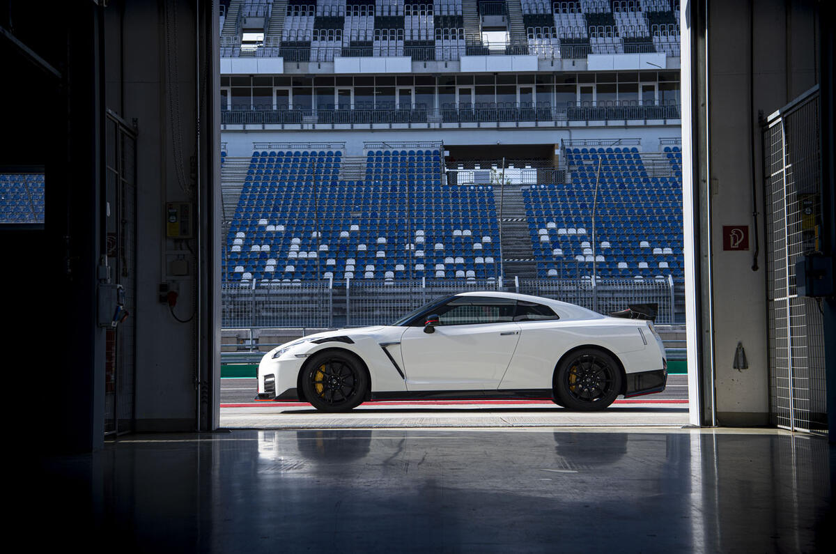 Nissan GT-R Nismo 2020 official reveal - static side