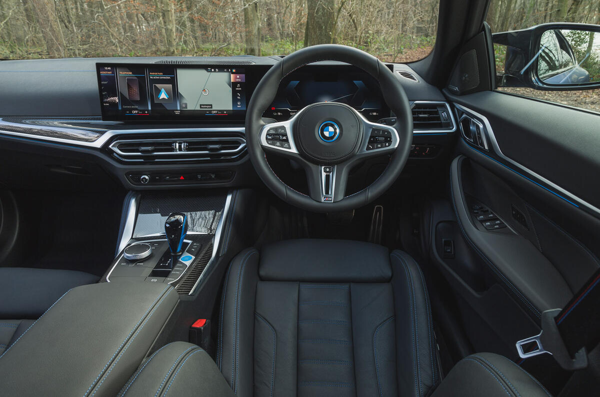 78 BMW i4 vs porsche taycan twin test bmw cabin