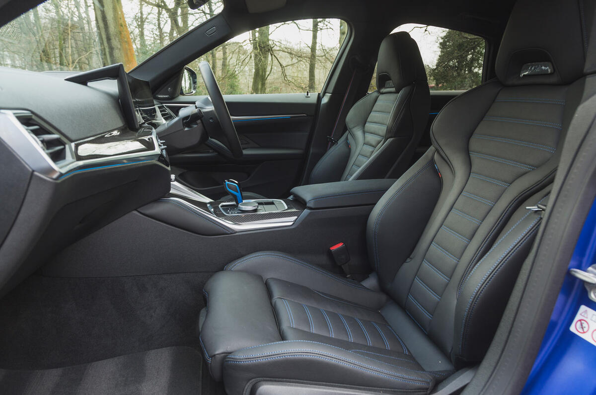 79 BMW i4 vs porsche taycan twin test bmw front seats