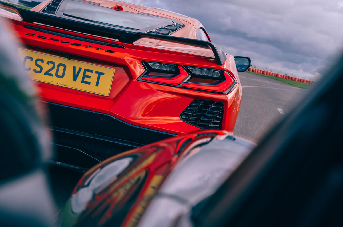 Corvette C8 vs Porsche 911 UK - Porsche chasing Vette Corvette C8 vs Porsche 911 UK - Porsche chasing Vette
