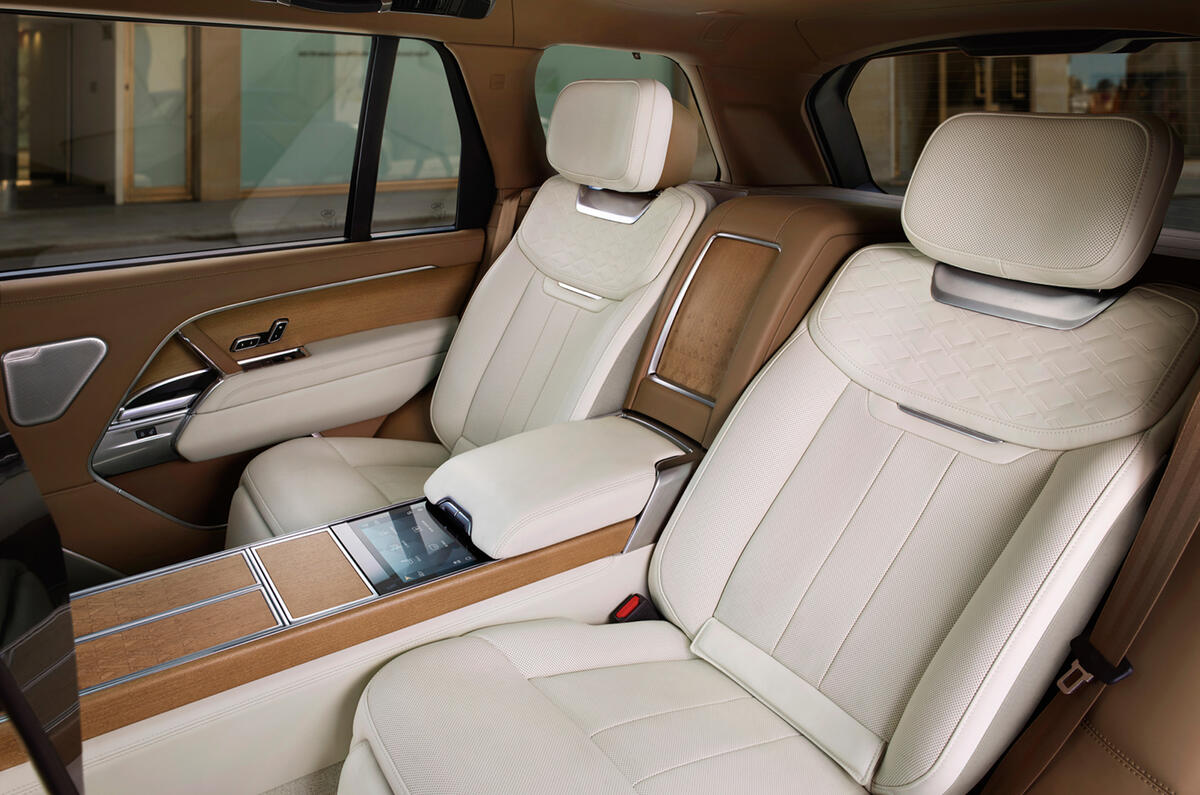 79 Land Rover Range Rover 2021 official reveal images SV seats 79 Land Rover Range Rover 2021 official reveal images SV seats