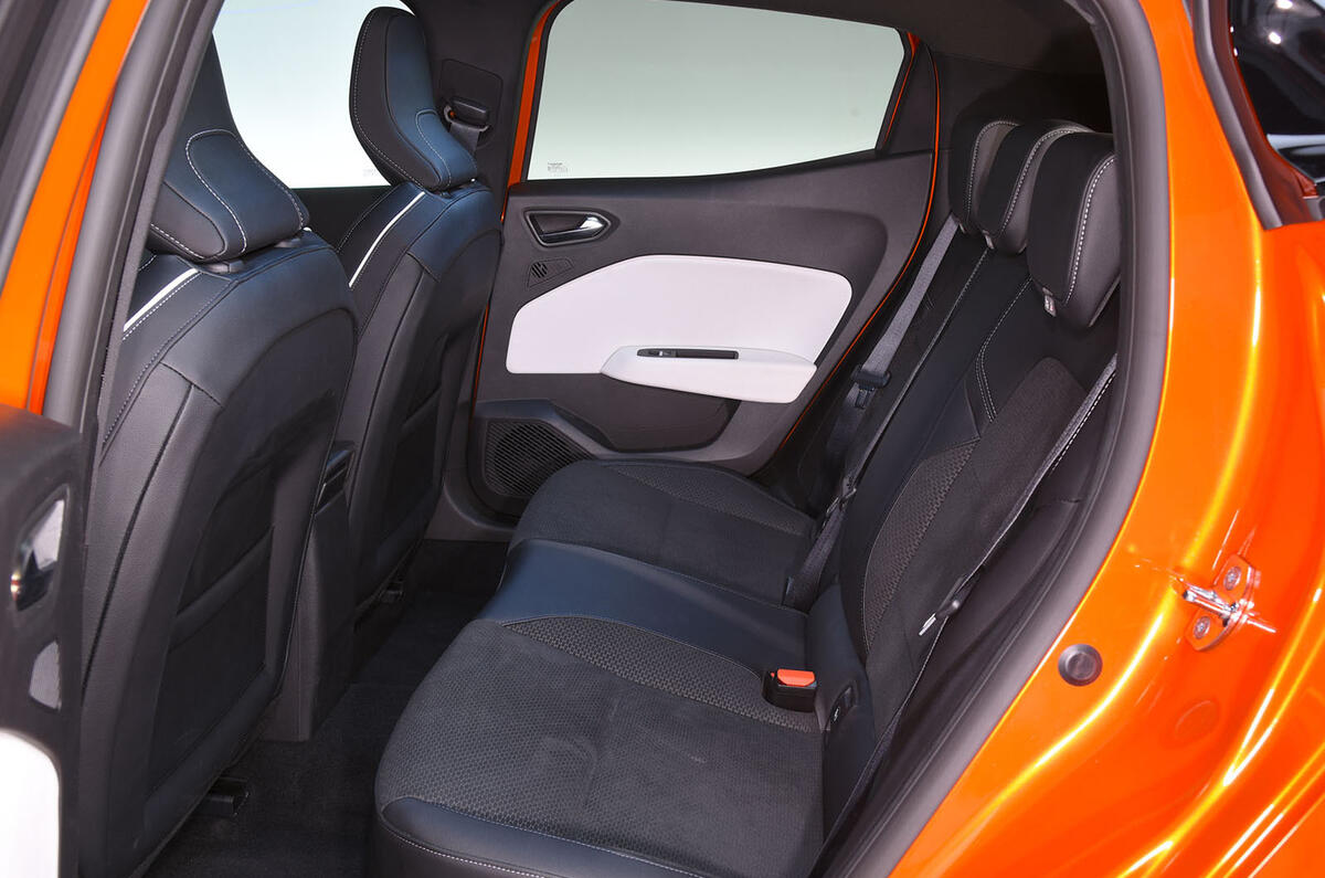 Renault Clio 2019 Autocar studio static - rear seats