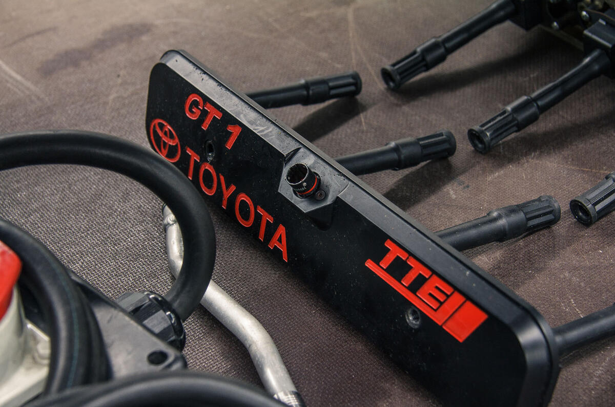 Waking the Toyota GT-One - badge