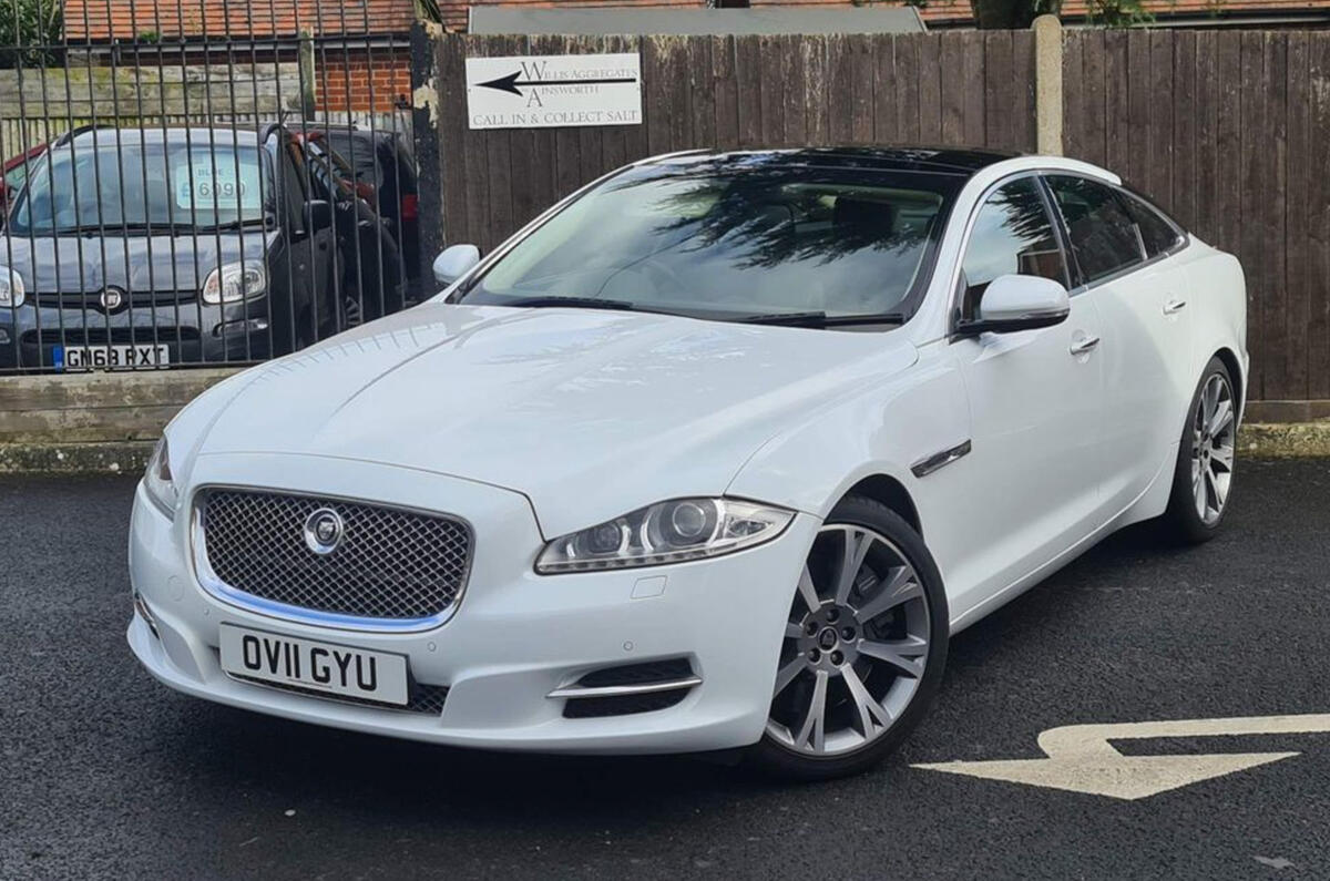 7 Jaguar XJ V8 7 Jaguar XJ V8