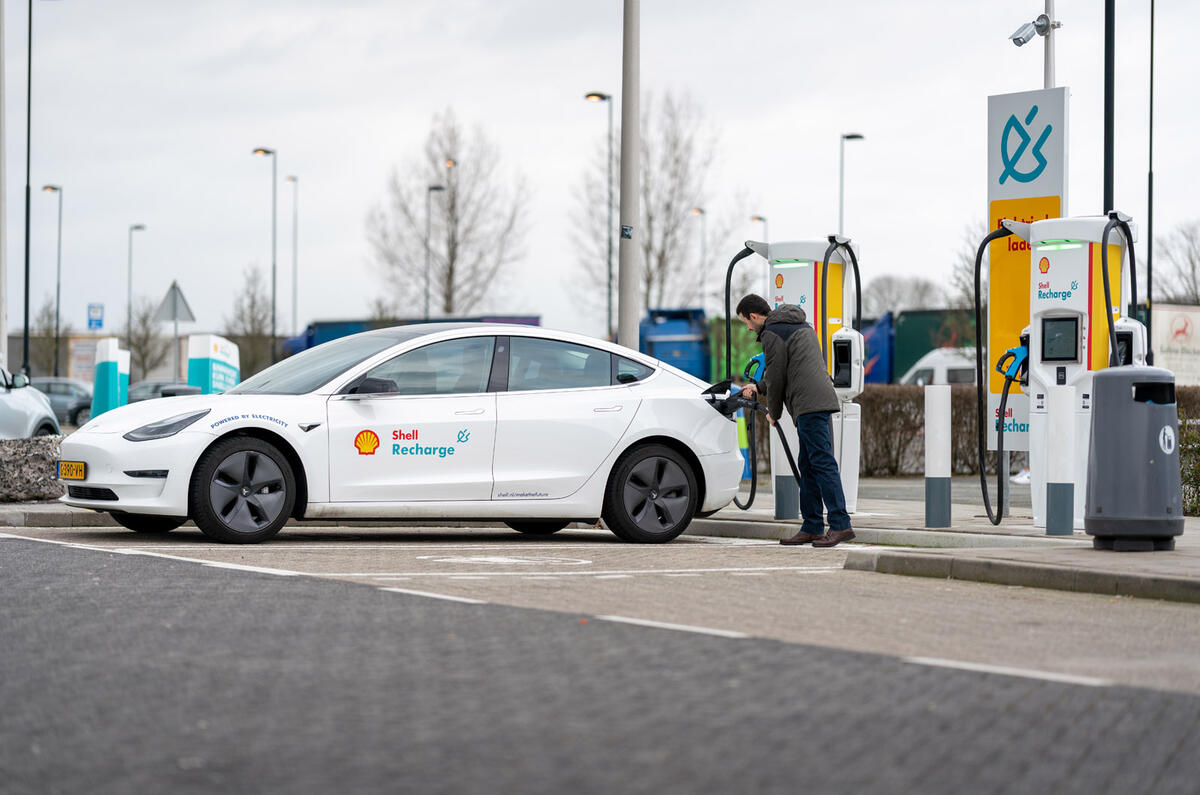 7 Shell EV forecourt HIGH RESOLUTION