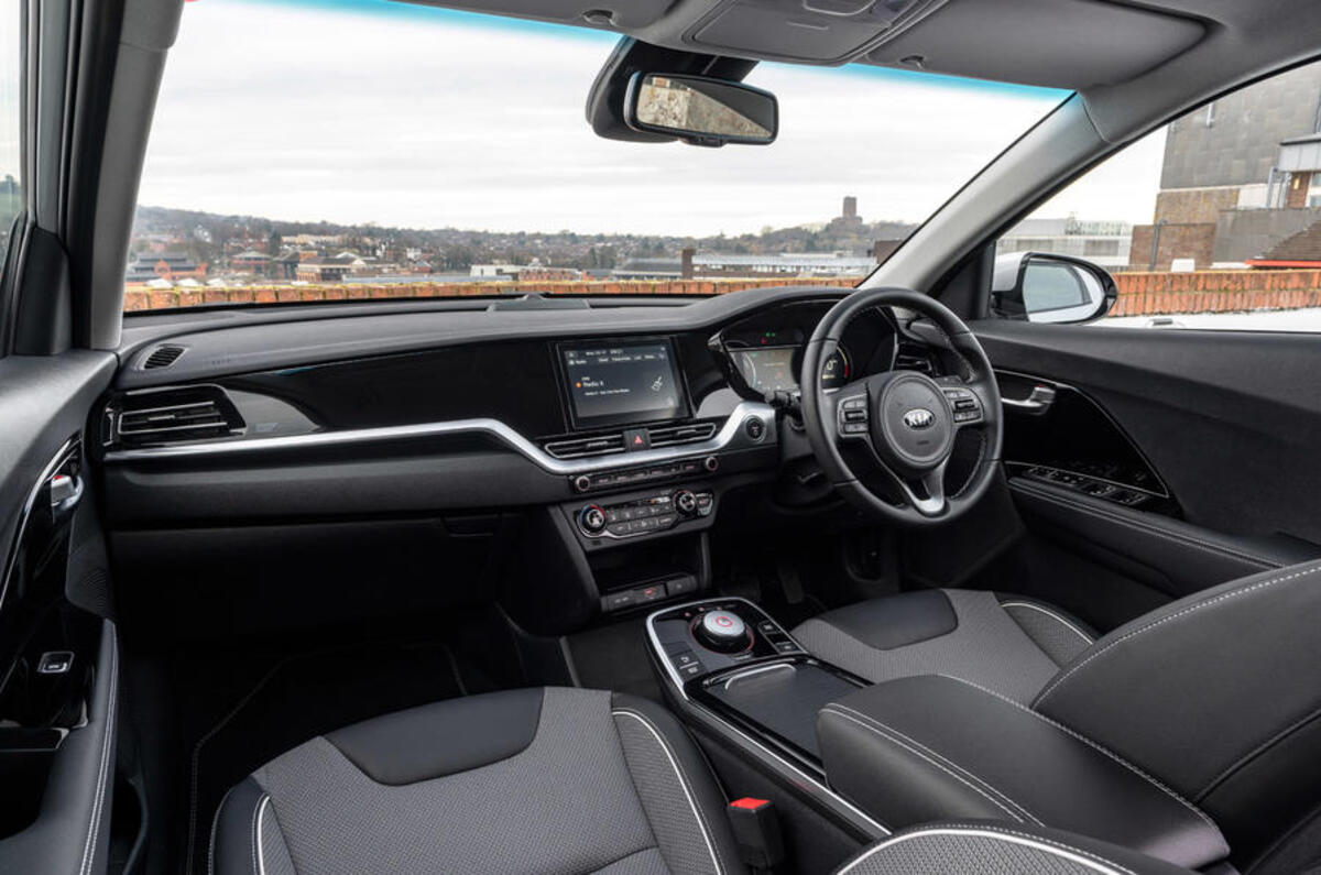 8 kia e niro 39kwh 2021 uk first drive review dashboard 8 kia e niro 39kwh 2021 uk first drive review dashboard