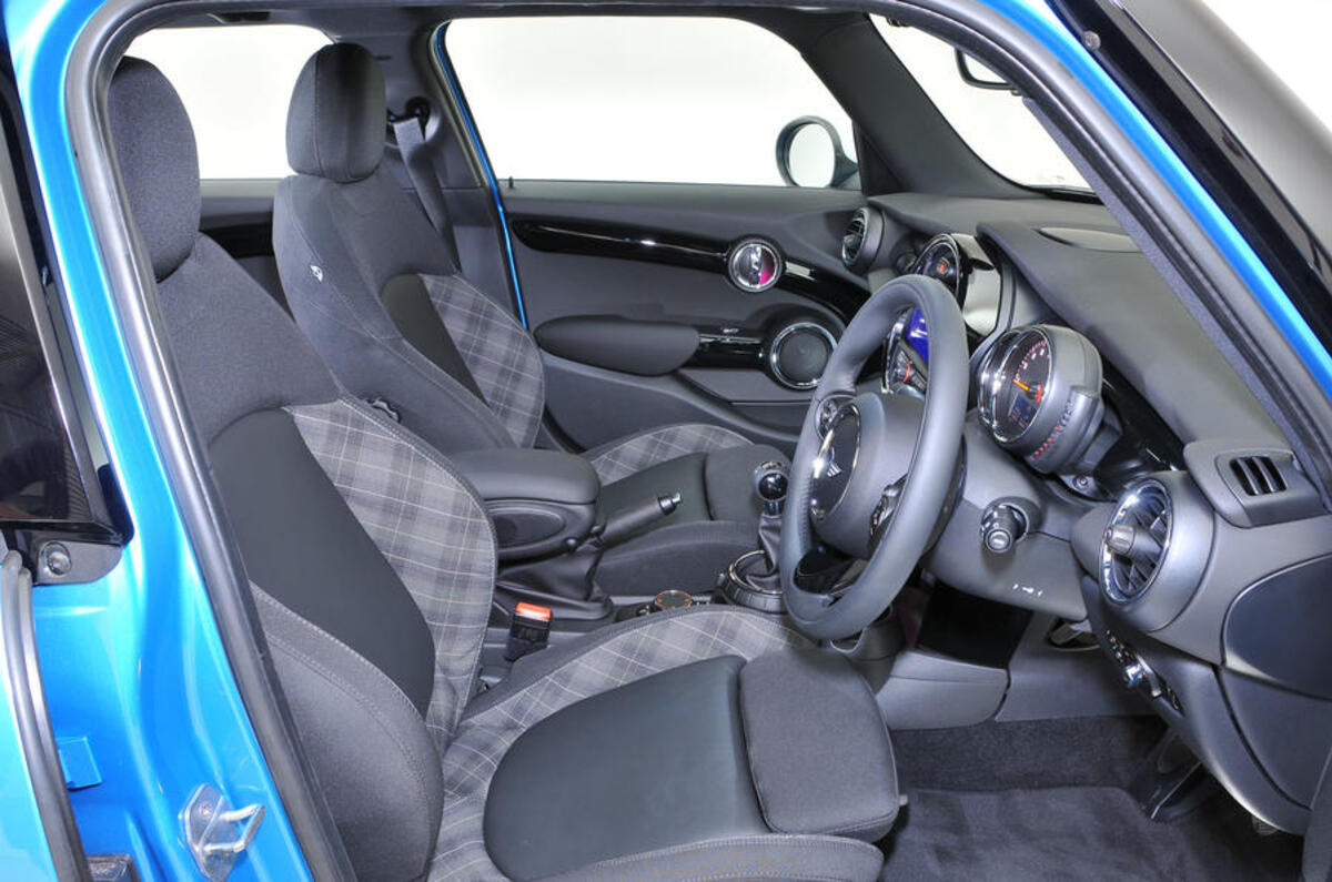Mini 5dr Cooper - interior Mini 5dr Cooper - interior