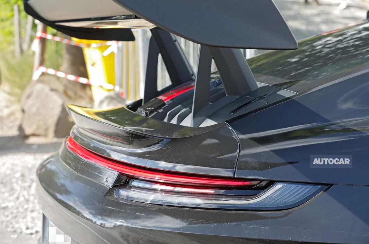 8 Porsche 911 GT3 RS 2022 spoiler detail
