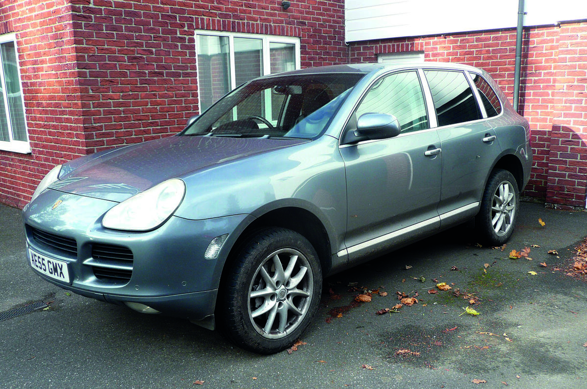 Porsche Cayenne - side Porsche Cayenne - side
