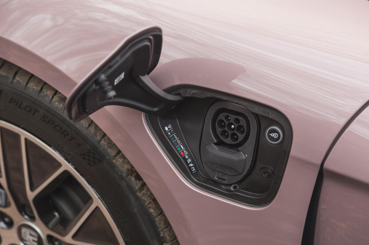 80 BMW i4 vs porsche taycan twin test porsche charging port