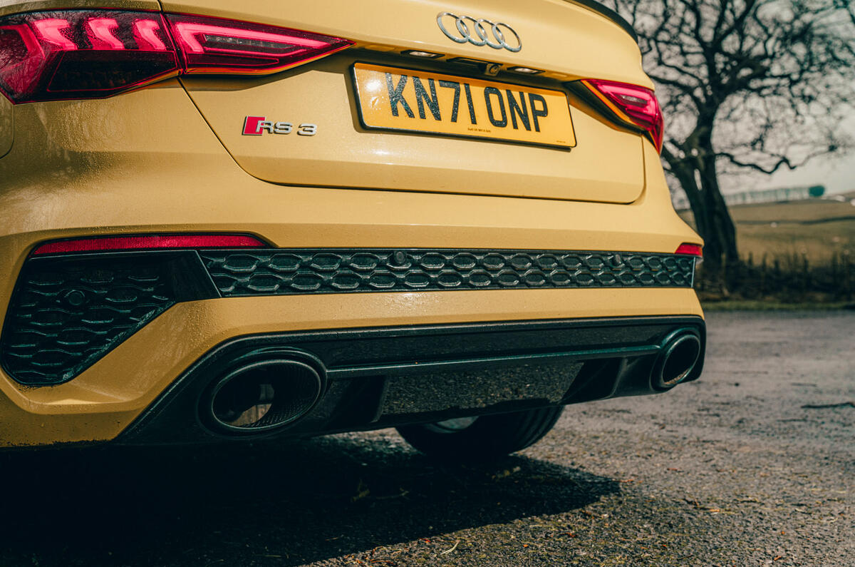 80 BMW M3 vs Audi RS3 saloon 2021 rs3 exhausts