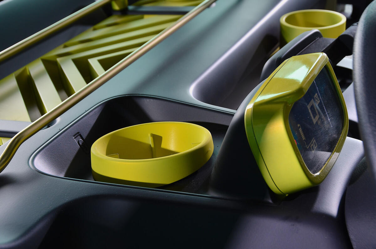 80 Citroen Ami Beach 2022 drive Autocar cupholder 80 Citroen Ami Beach 2022 drive Autocar cupholder