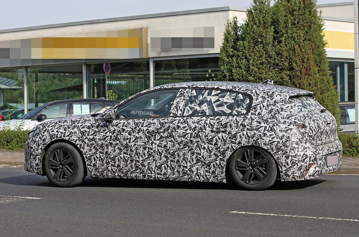 2022 Peugeot 308 prototype - side 2022 Peugeot 308 prototype - side