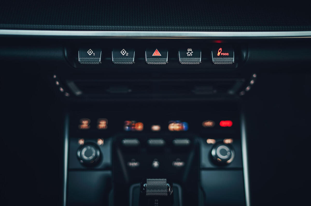 2019 Porsche 911 Carrera S track drive - analogue switches