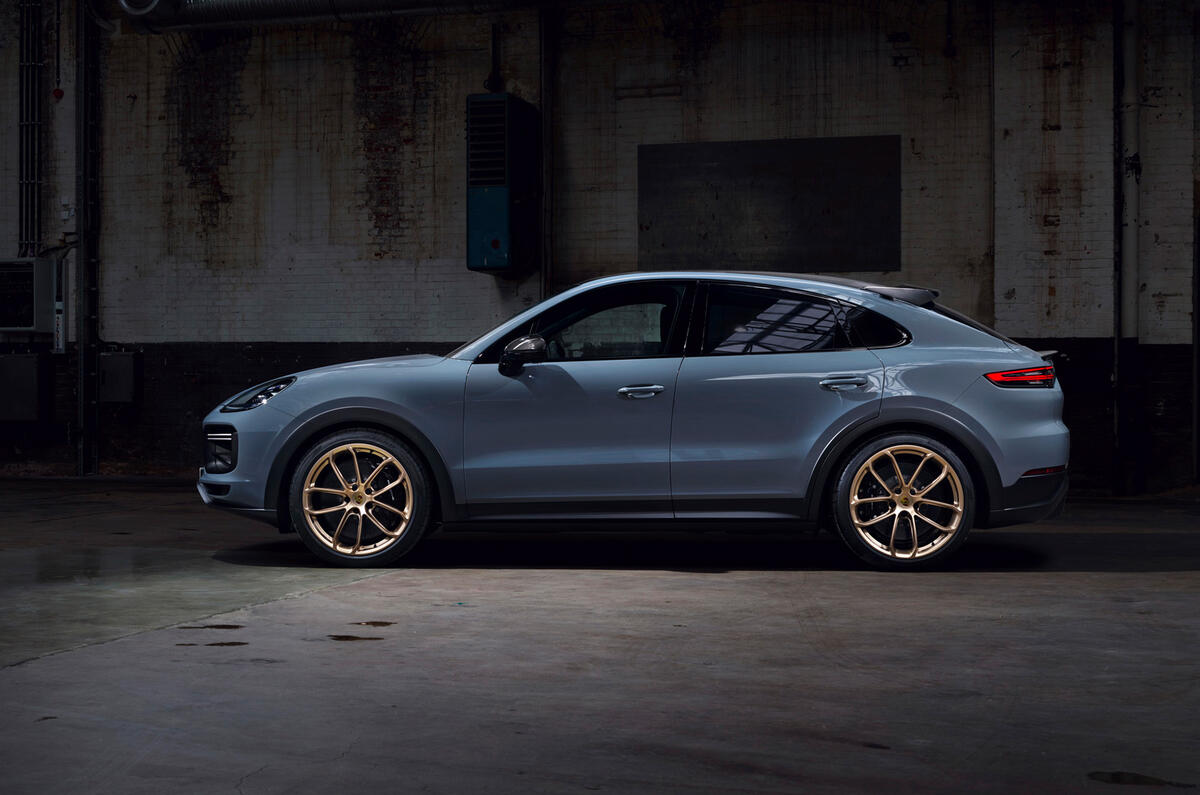 80 Porsche Cayenne GT 2021 official reveal studio side