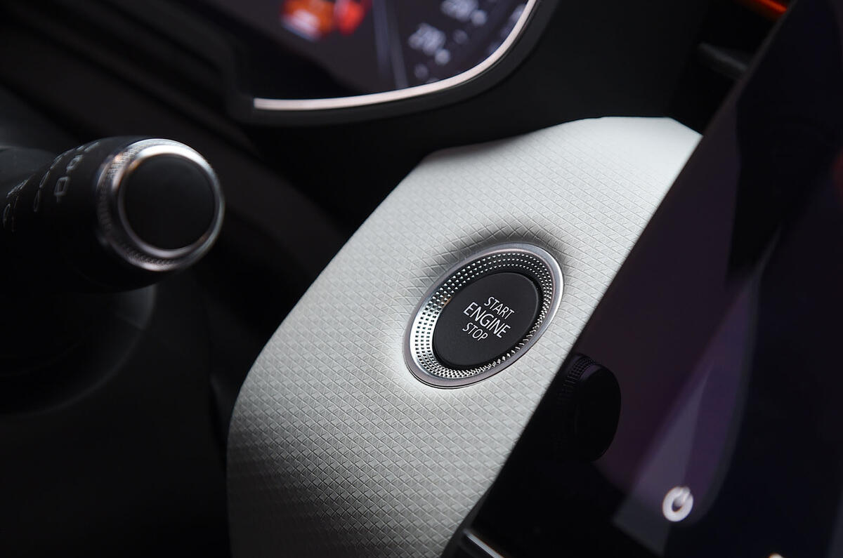 Renault Clio 2019 Autocar studio static - start button